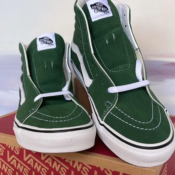 Vans WMNS Sk8-Hi
Color Theory Greener Past
VN0005U96QU
Sneakers - Picture 6 of 16